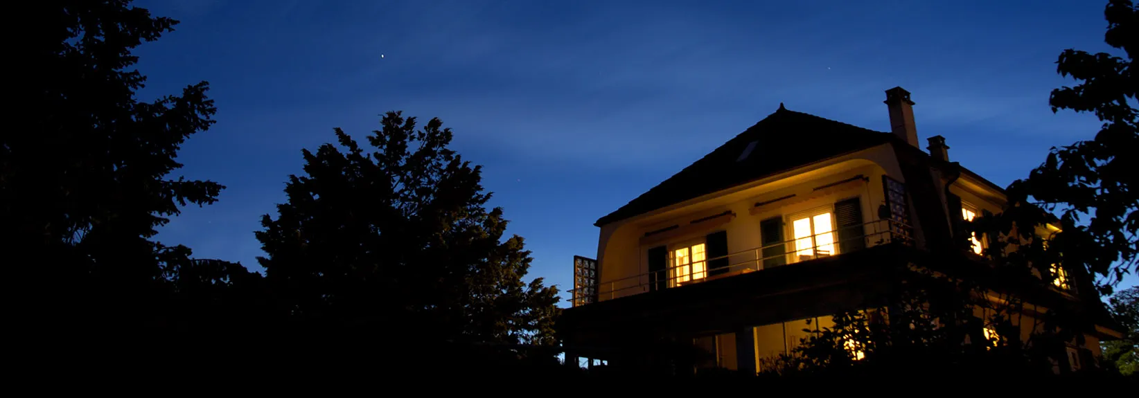 Smart vs. Plug-In Carbon Monoxide Detectors: How to Get the Best Carbon Monoxide Detector for Your Residence blog image